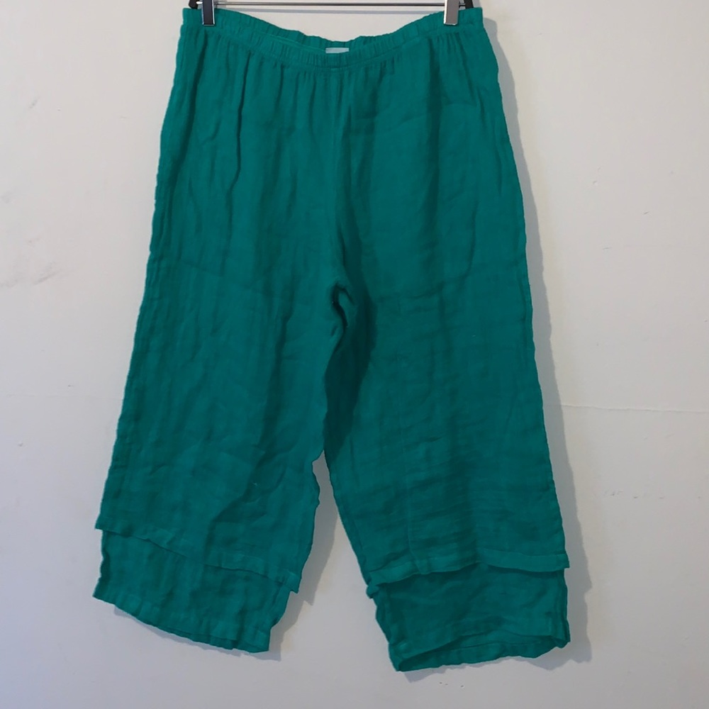 Women’s clinic linen beach capris